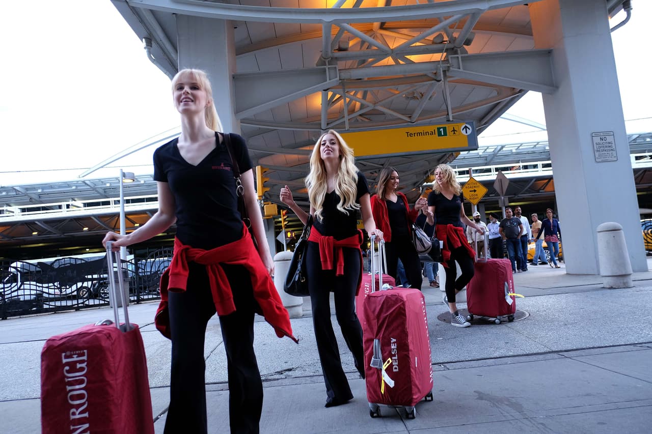 El aclamado grupo francés llegó al aeropuerto JFK de Nueva York listo para presentarse en Times Square.