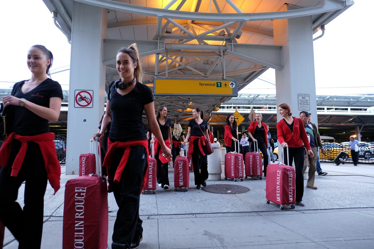 El aclamado grupo francés llegó al aeropuerto JFK de Nueva York listo para presentarse en Times Square.