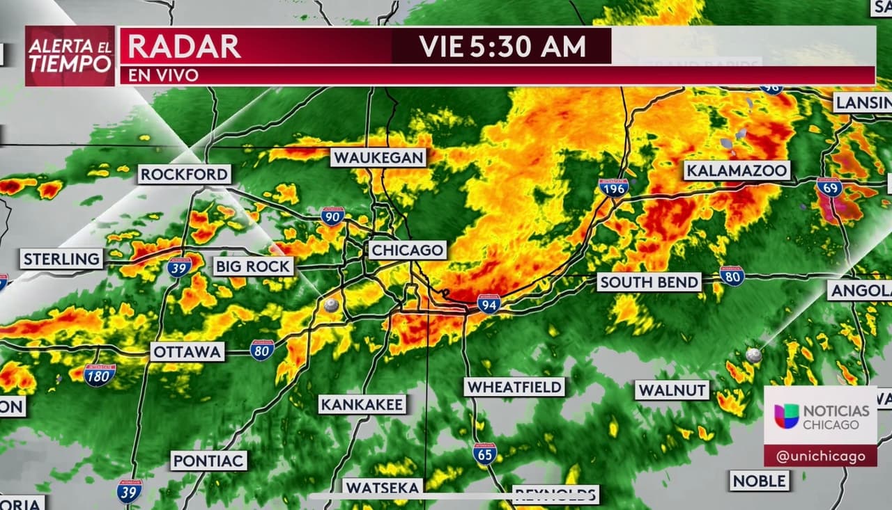 Fuertes lluvias en las primeras horas de la madrugada. Se registran descargas eléctricas.