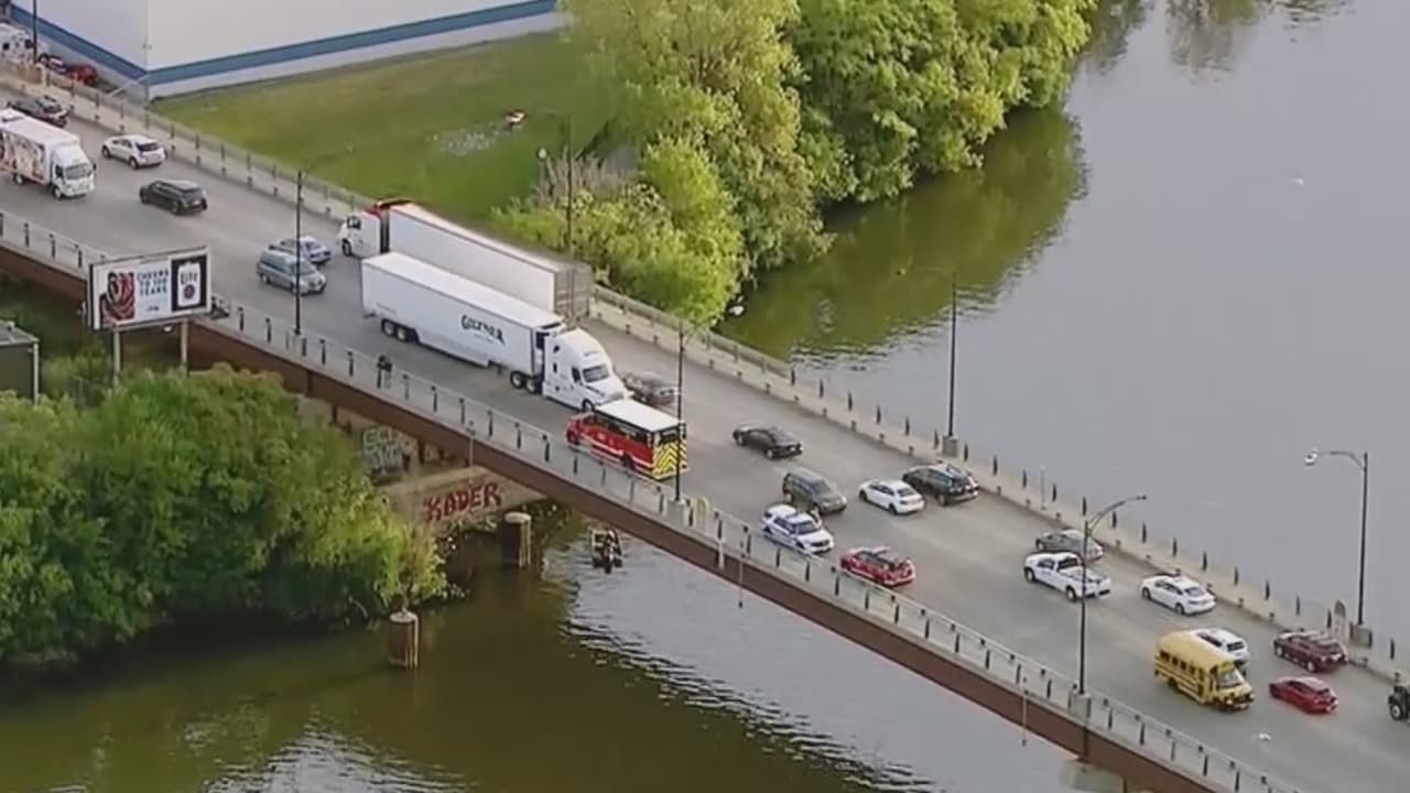 Recuperan dos cuerpos en el Río Chicago en la ramificación sur