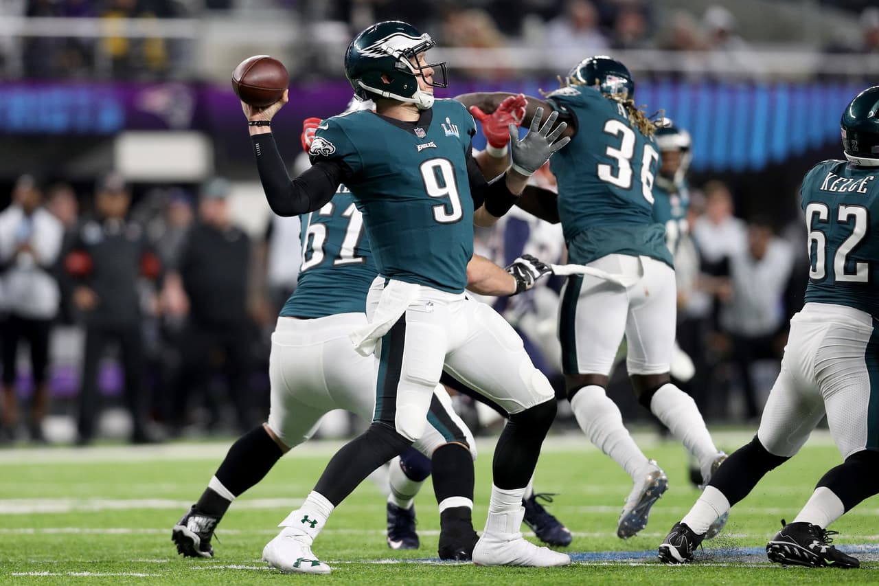 ¡TD EAGLES! Nick Foles conecta con Zach Ertz para 11 yardas. Los Eagles fallan la conversión de 2 puntos. Phi 38 - 33 NE