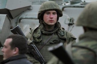 Ucrania reporta que uno de sus aviones “guardafronteras” fue atacado a disparos en la península de Crimea.