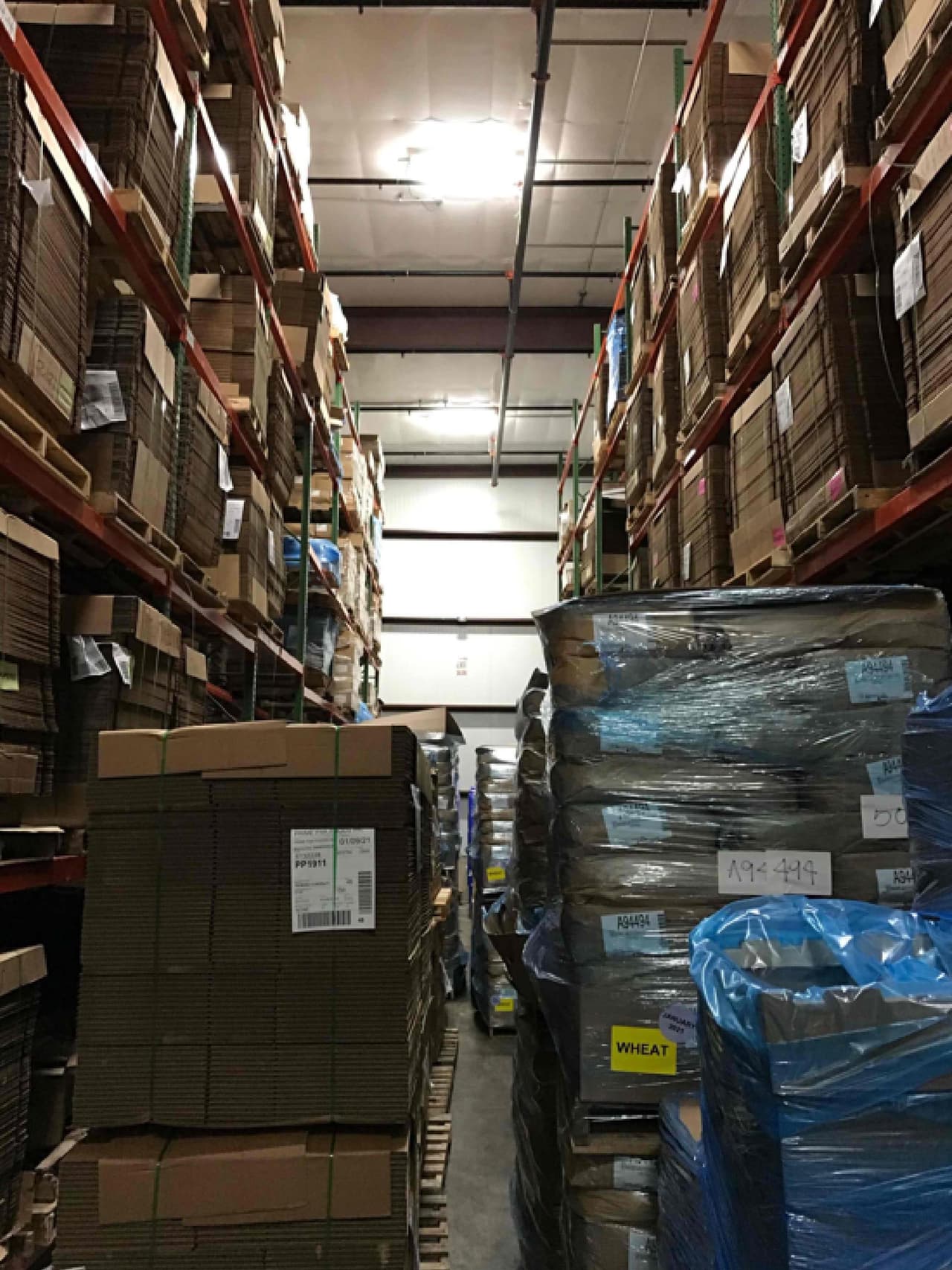 Cajas bloqueaban el paso.