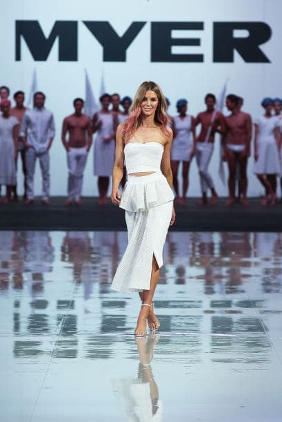 Y hasta pudimos apreciar una que otra pienza con el peplum.