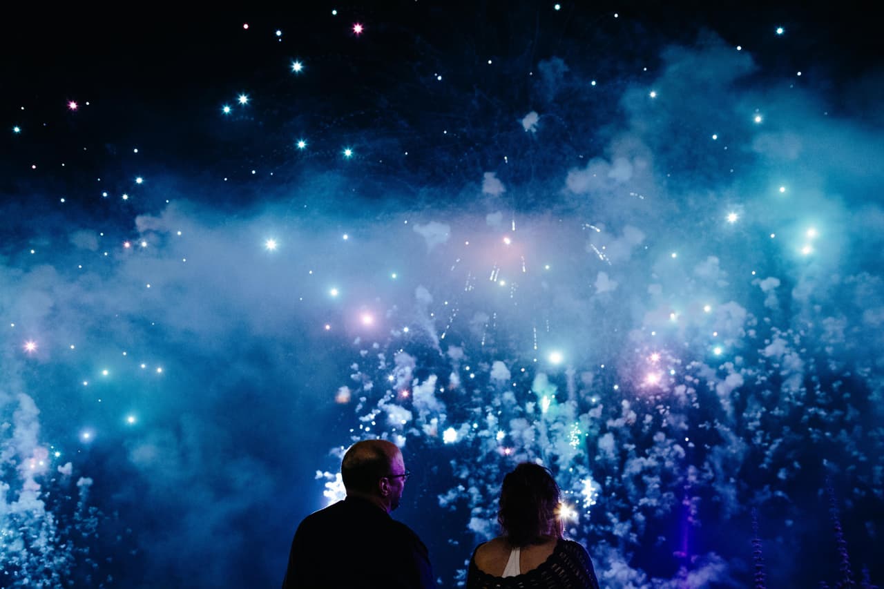 La vistosa pirotecnia, que este año duró alrededor de 25 minutos, ha sido organizada por los grandes almacenes Macy's desde hace 41 años.