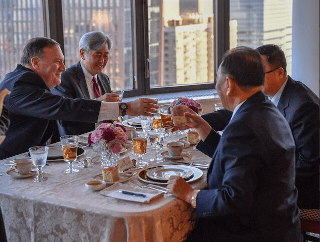 Pompeo cena con enviado de Pyongyang en Nueva York para preparar la cumbre de Trump y Kim