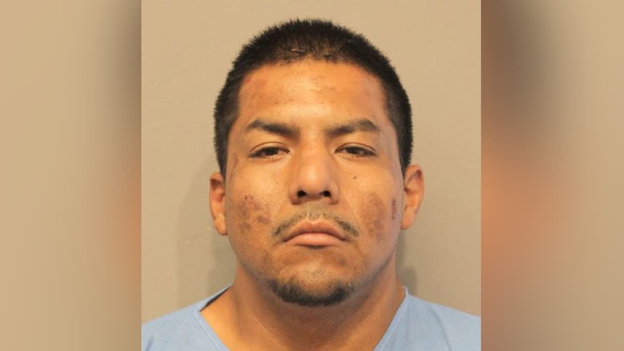 Albert Lucio es prófugo de las autoridades que solicitan ayuda ciudadana con información que lleve a dar con su paradero. Lucio enfrenta cargos por robo y por poner en peligro a una menor