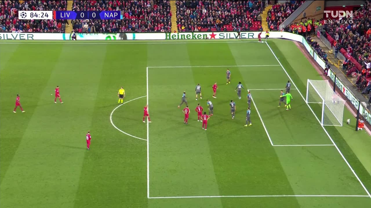 ¡GOL!  anota para Liverpool. Mohamed Salah