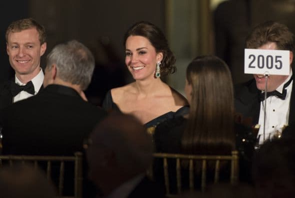 No sólo su encantadora sonrisa deslumbró a los presentes.