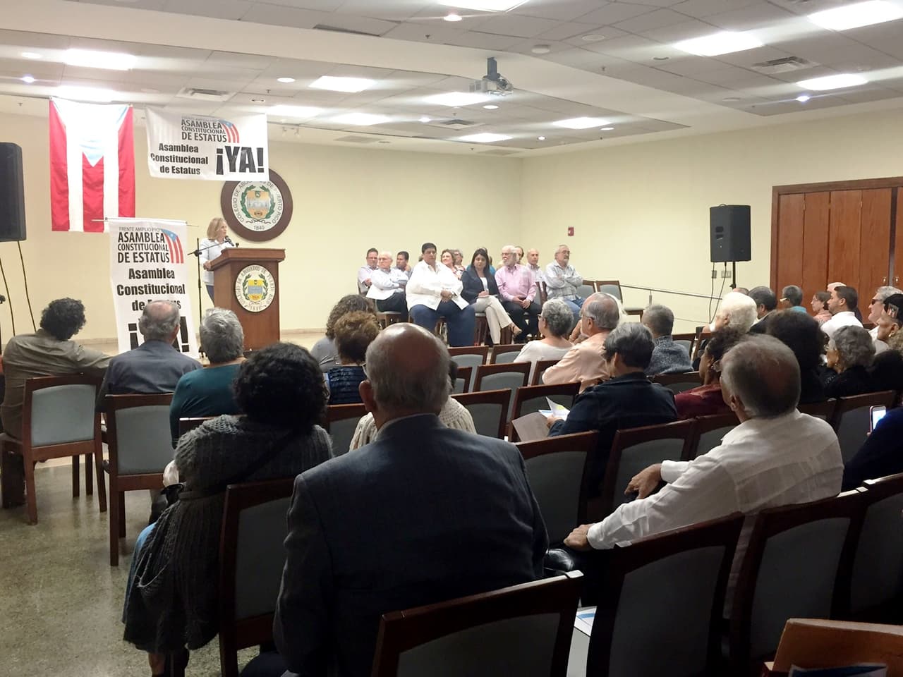 Buscan impulsar asamblea constitucional de estatus en busca de resolver situación política de la isla