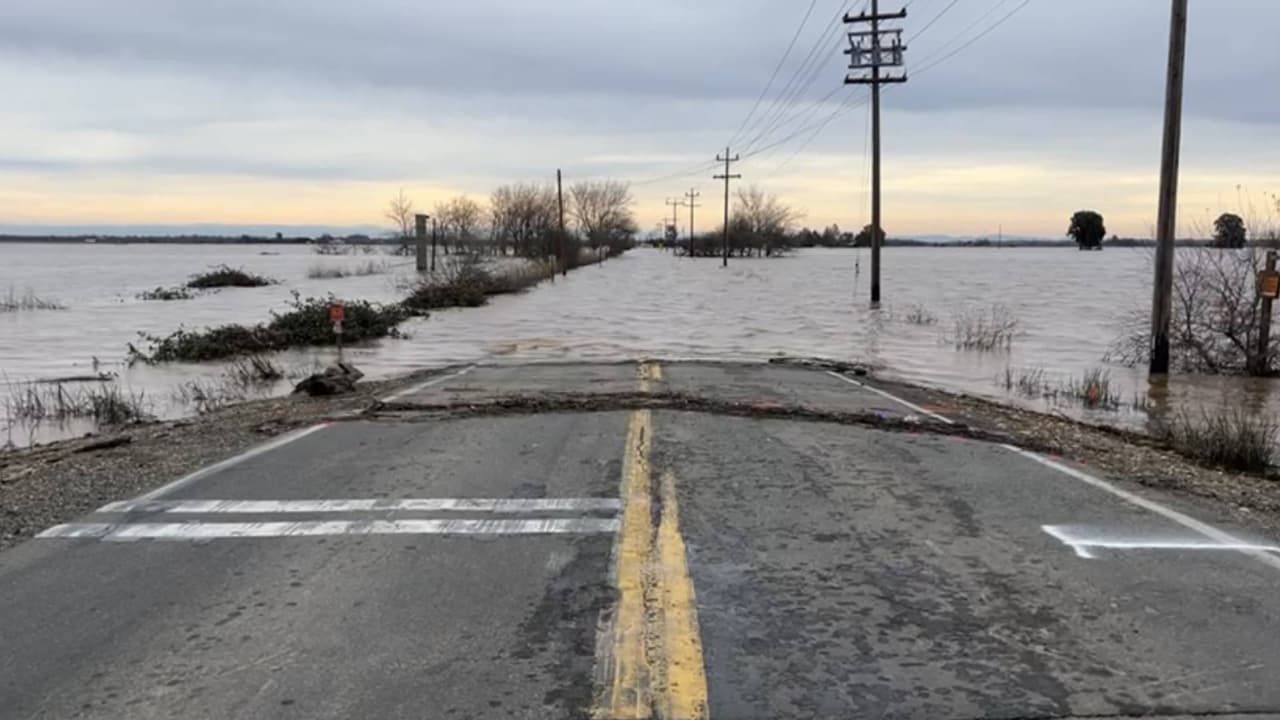 Continúa la amenaza de severas inundaciones en el norte de California por nuevo río atmosférico