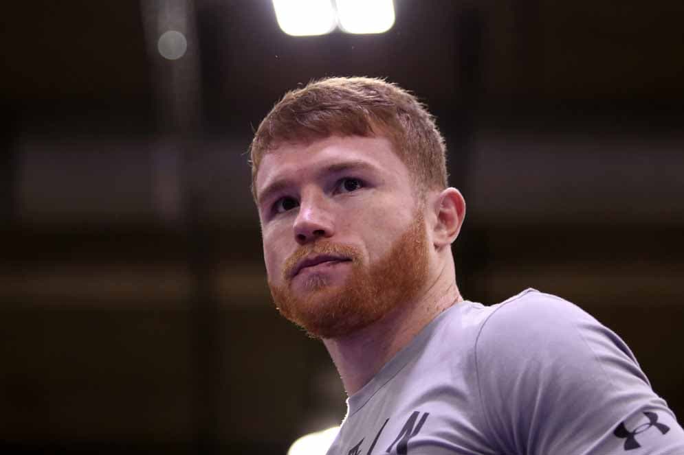 Saúl ''Canelo'' Alvarez pidió disculpas porque no iba a entrenar ante el público, pero dijo que firmaría autógrafos y se tomaría fotos con todos.