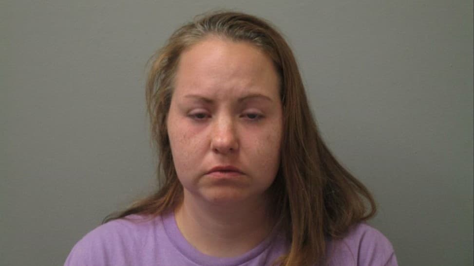 Investigador privado espió a su esposa temiendo que era drogadicta y ahora espera juicio acusada de envenenarlo