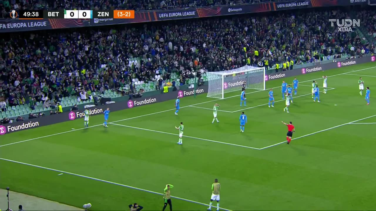 ¡CERCA! Guido Rodríguez disparó que se estrella en el poste.