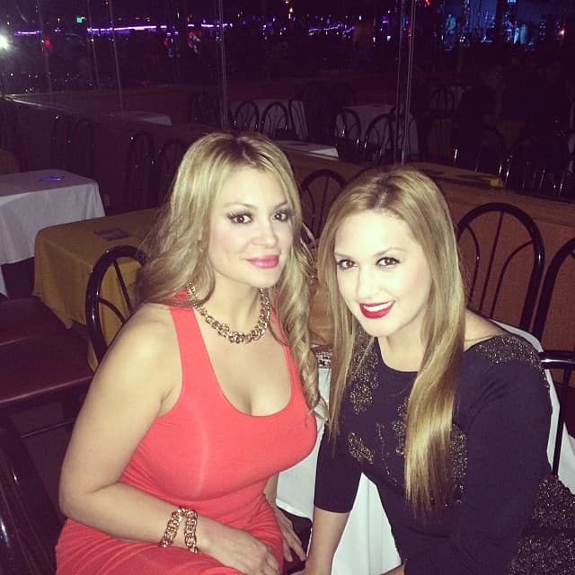 La cantante reveló en el programa de televisión 'Historias Engarzadas' que perdió 10 años de su niñez.