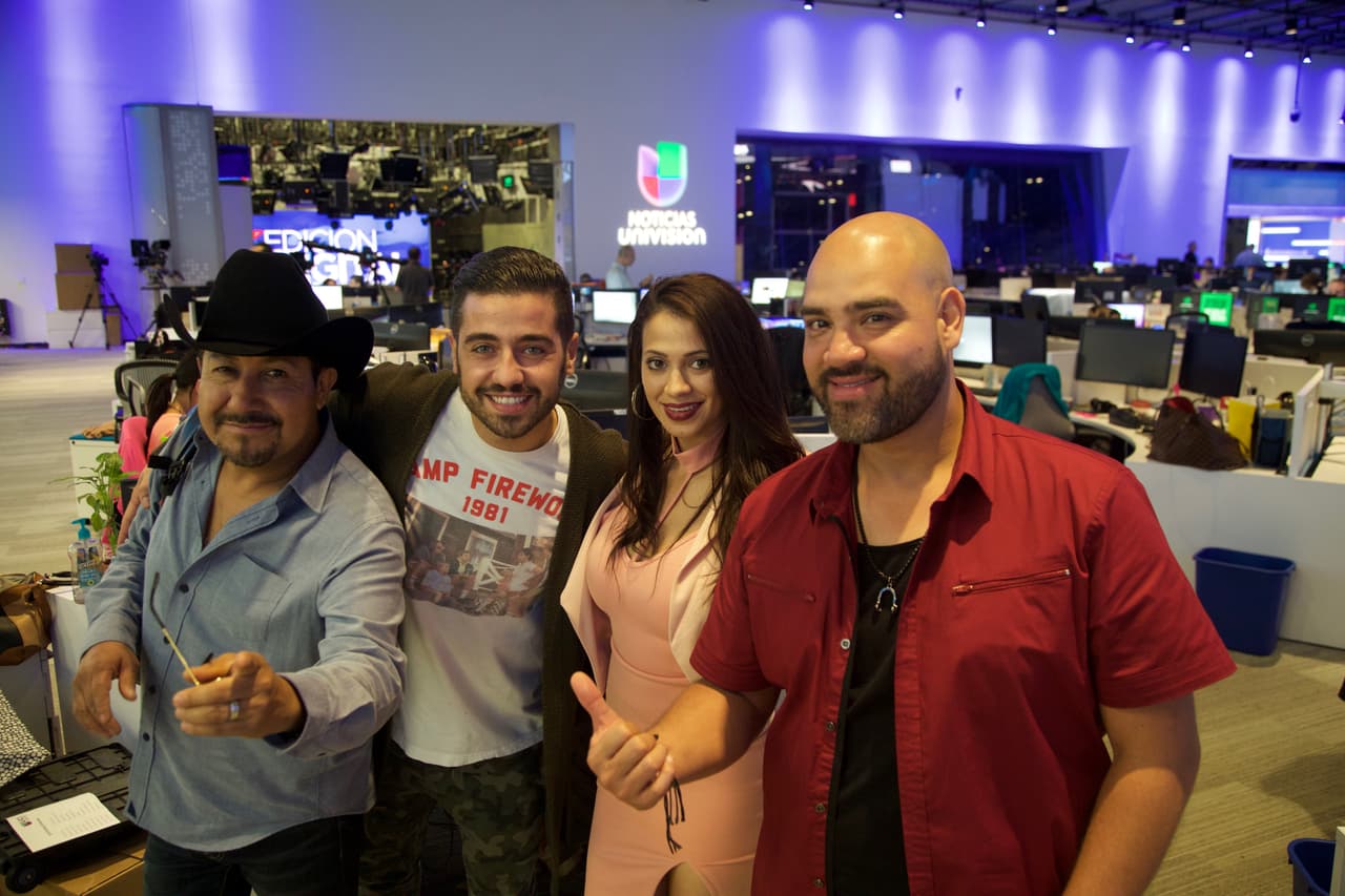 Con 
<a href="https://www.facebook.com/borjavocespi/">Borja Voces</a> en 
<a href="https://www.facebook.com/univisionnoticias/">Univision Noticias. </a>