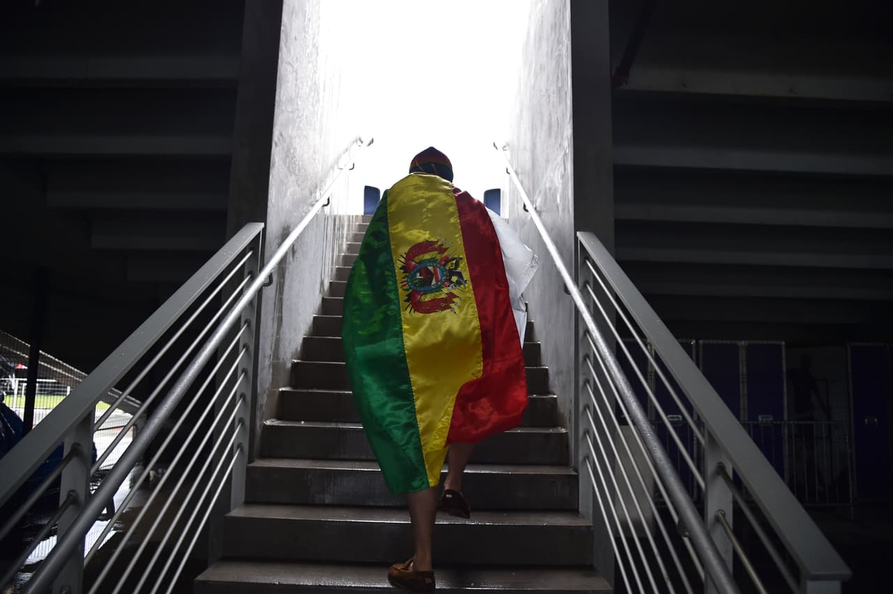 Bolivia — Los Ángeles | 
<a href="http://boliviala.org/" target="_blank">Sitio web </a>
<br>3701 Wilshire Boulevard Suite 1065
<br>Los Ángeles, California 90010
<br>Teléfono: (213) 388 0475; (213) 716 3980
<br>Correo: info@boliviala.org