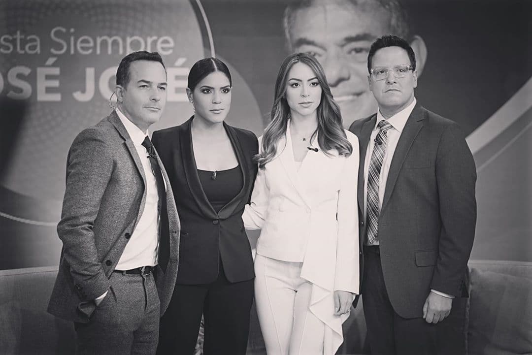 Este lunes a primera hora, Carlos y sus compañeros se presentaron con vestimenta de luto y recordaron al reconocido cantante mexicano.