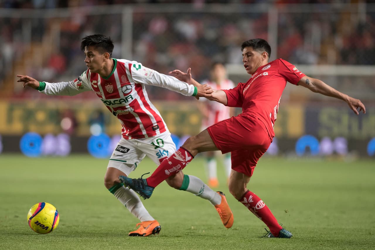 Es un mediocampista con buena ubicación dentro del terreno de juego, buen pasador, instintos defensivos y ofensivos.