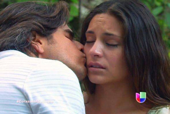 Al conocerla, él quedó cautivado con su belleza.