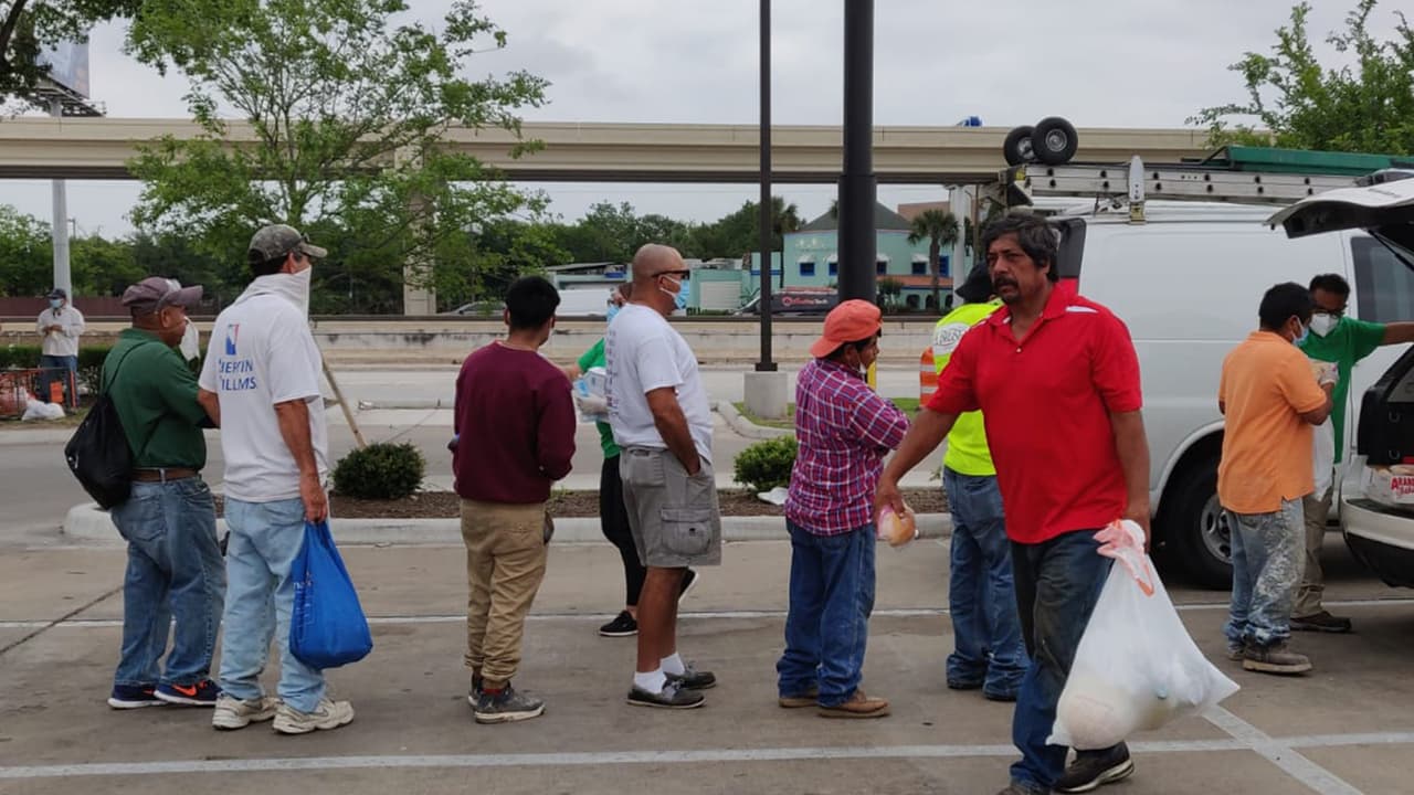 La organización acepta donativos y voluntarios que quieran participar en las entregas.