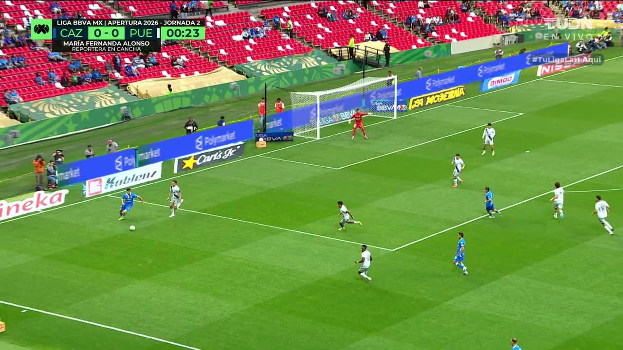 Arranca el partido y la pelota está en juego.