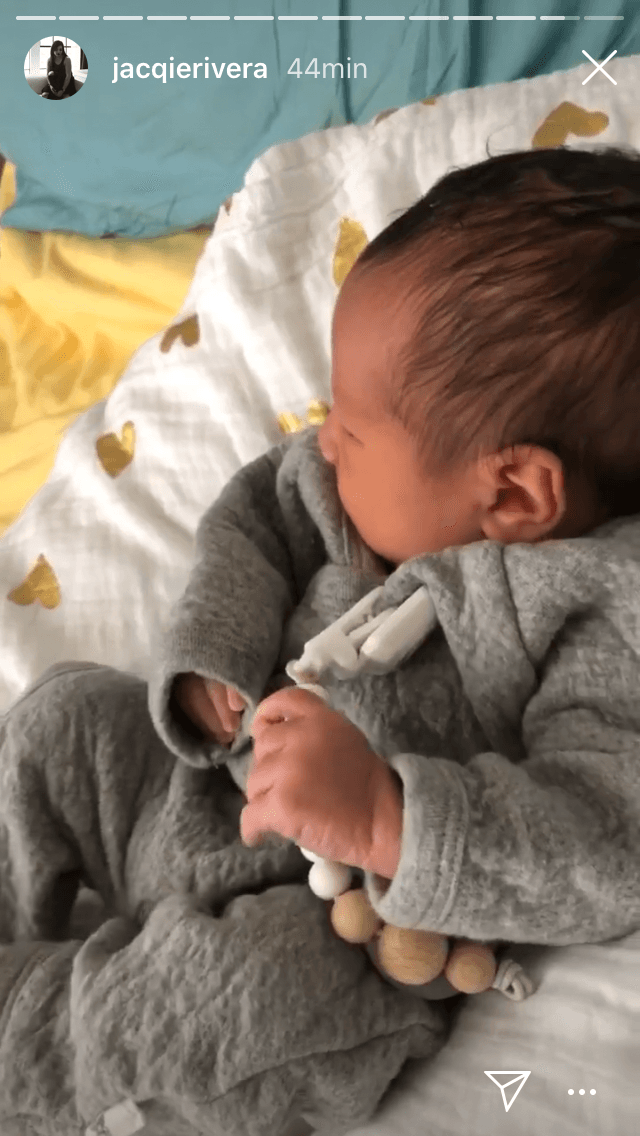 Uno de los dos nombres del niño, Joy, significa 'alegría' en español. Sobre eso, también escribió su orgulloso padre. 
<br>