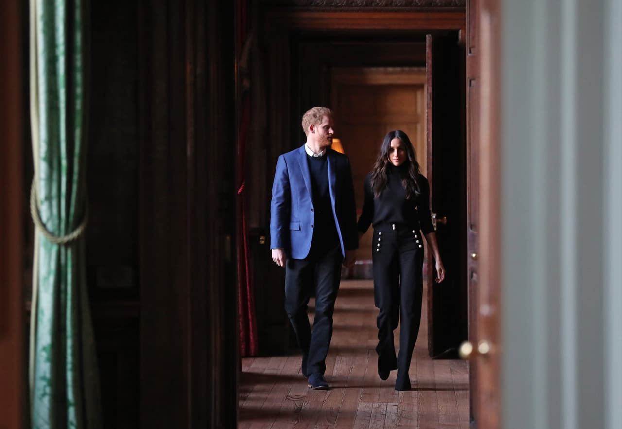 La fuente también comentó que "
<b>Harry y Jules se cayeron bien desde el momento en que se conocieron </b>[…] Jules ayudó a entrenar a Harry para el mundo polar".