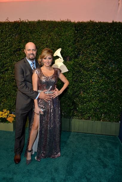 Muchos aprovecharon para gritar su amor a los cuatro vientos. Así lo hicieron estas parejitas que no se despegaron en la alfombra verde de Latin GRAMMY.