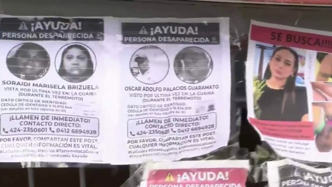 Venezuela: Con carteles y recorriendo morgues y hospitales, familiares buscan a sus seres queridos