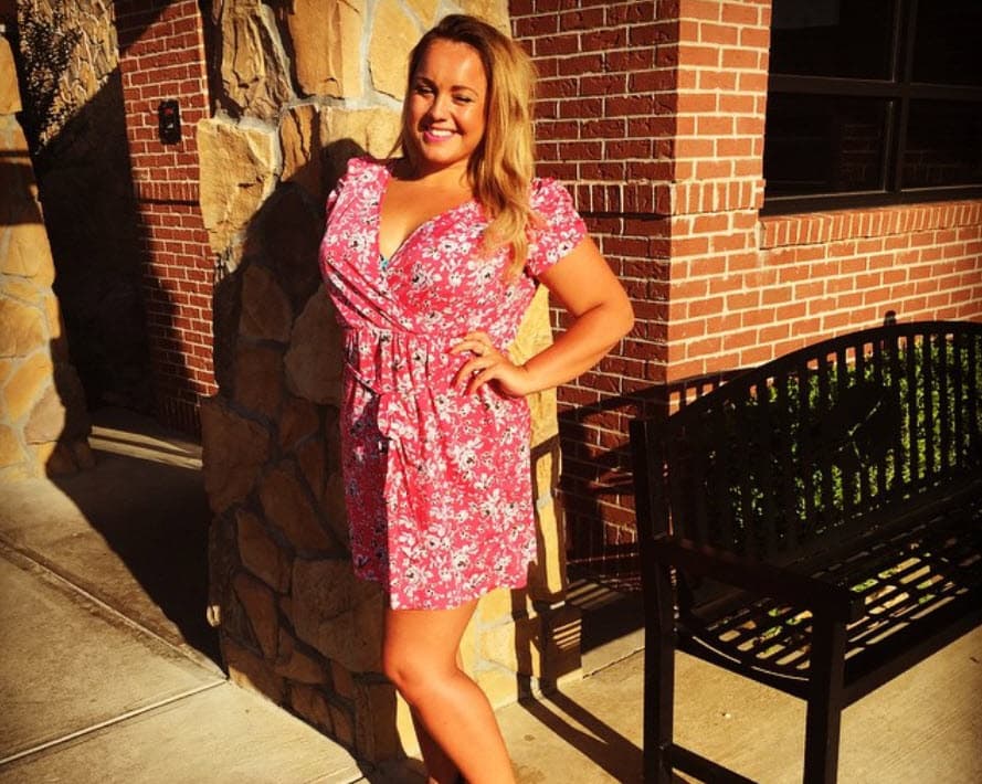 En el afán de recuperarse de la depresión por la que atravesaba, decidió inscribirse a un gimnasio local y nada volvió a ser igual. 
<br>