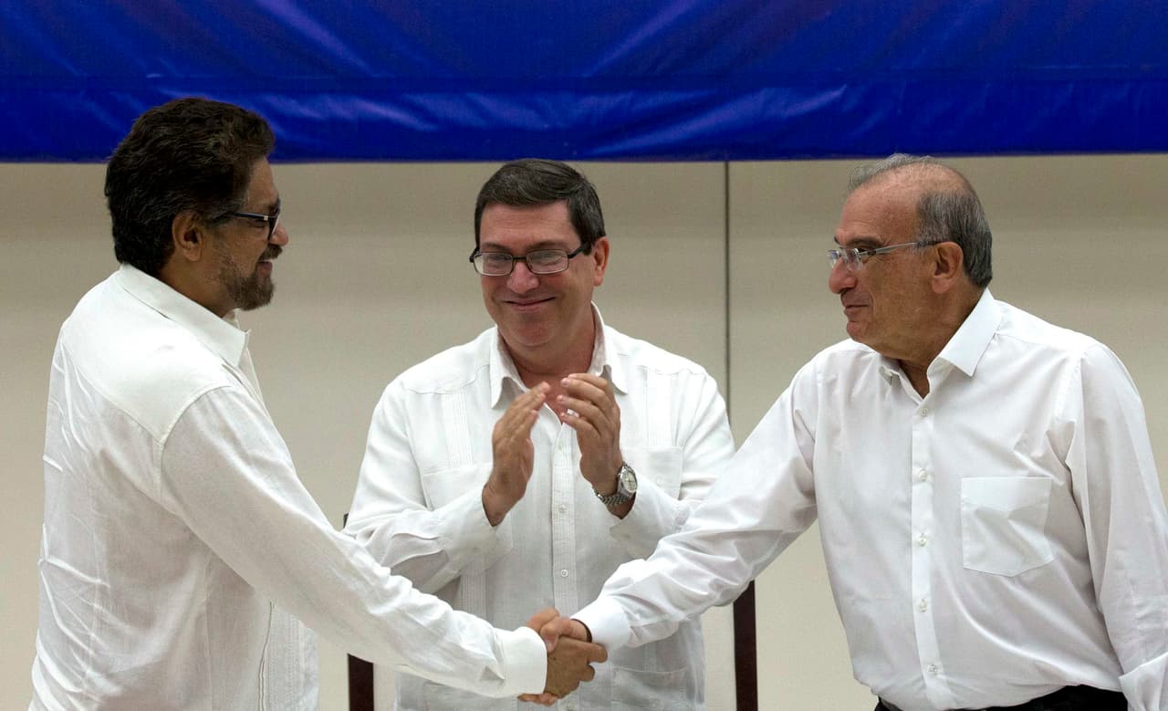 Anuncian histórico acuerdo de paz entre el gobierno de Colombia y la guerrilla de las FARC
