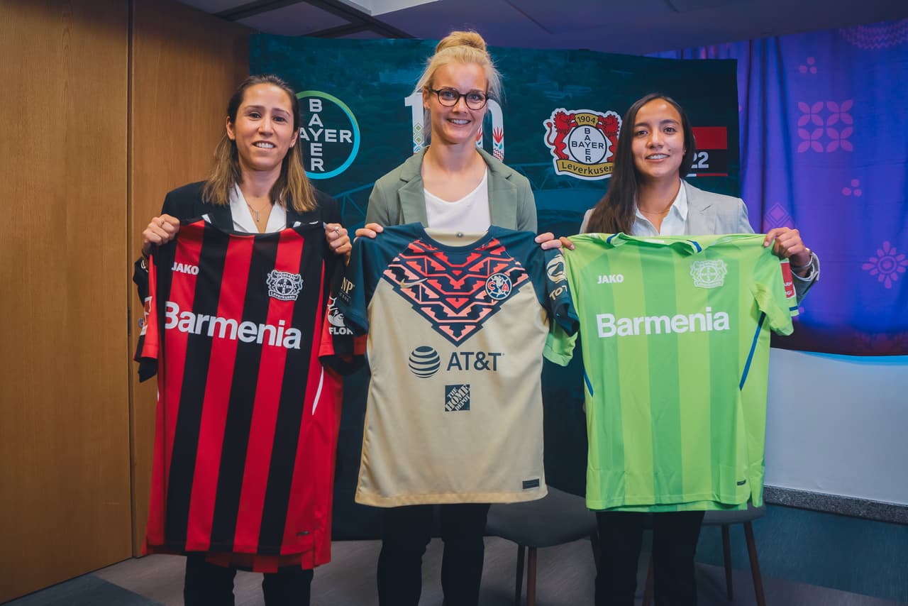 Mariana Gutiérrez, presidenta de la Liga MX Femenil recibió un regalo.