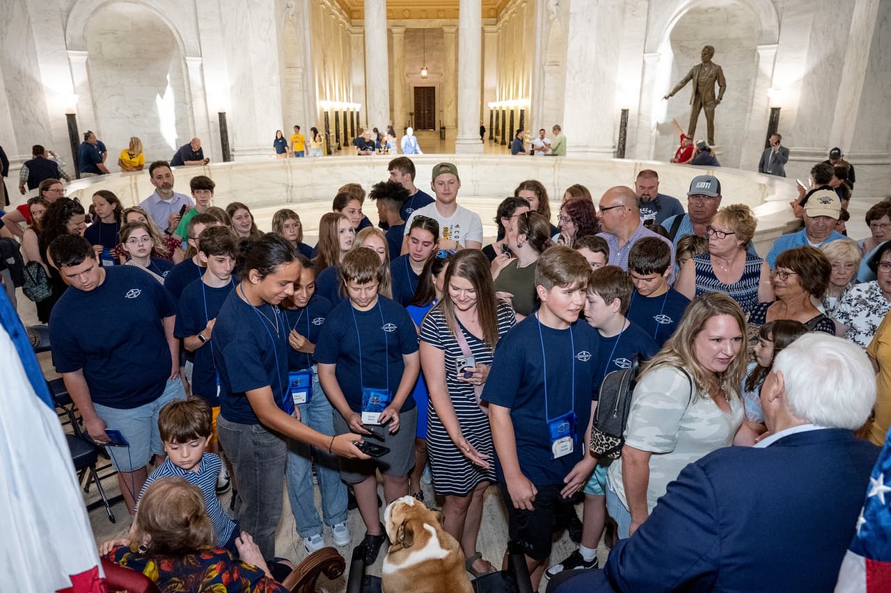 En West Virginia,
<b>"Babydog" es popular, incluso fue la imagen de la campaña de vacunación contra el Covid-19,</b> que tenía como lema:
<b>"Hazlo por Babydog".</b>
