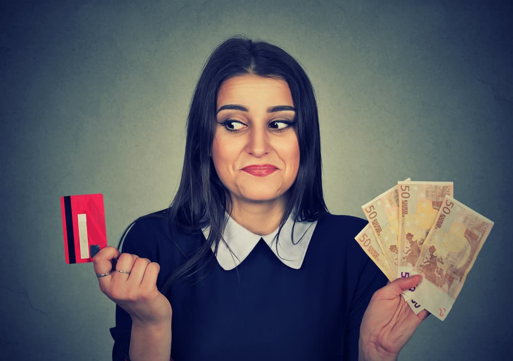 Aunque estés preocupado por tus finanzas no pongas tu destino económico en las manos de gentes que prometen mucho y no saben nada.