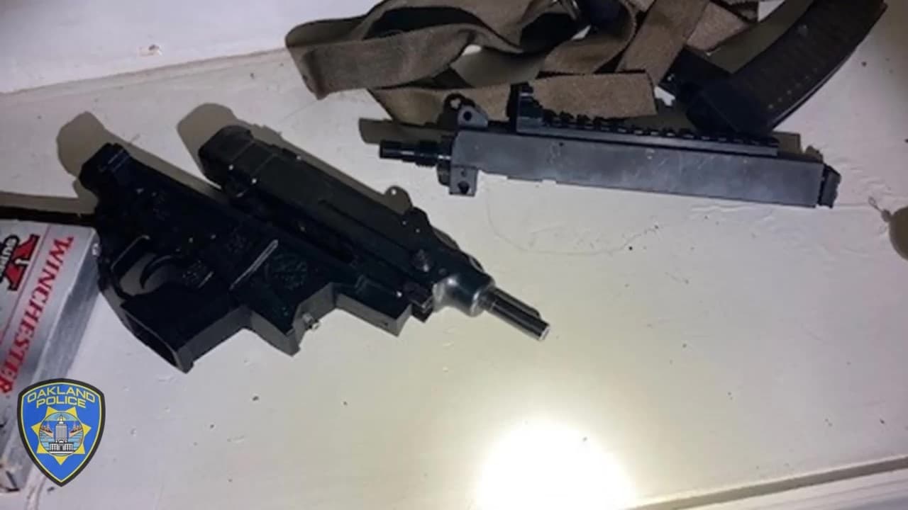 Los agentes hallaron casquillos en la zona, lo que indicaba que se realizaron disparos, por lo que comenzaron a averiguar si había lesionados o daños.
<br>