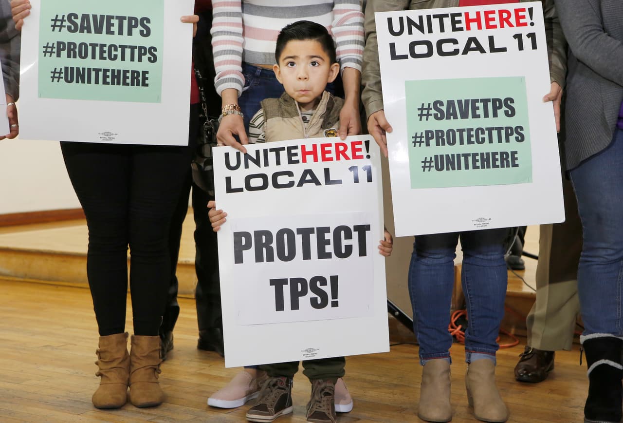 Este viernes se acaba el plazo para que el gobierno decida sobre el TPS de Honduras: estas son sus implicaciones