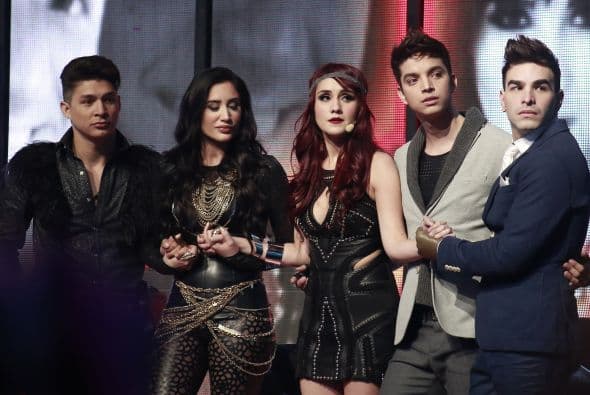 El equipo de Dulce se tomaba de las manos.