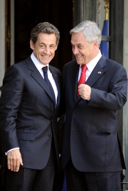 "La inversión extranjera es bienvenida, y si es francesa, doblemente bienvenida", dijo el presidente chileno, dueño entre otros de un club de fútbol, el Colo-Colo y de un canal de televisión, que le han valido el apodo del 'Berlusconi chileno'.