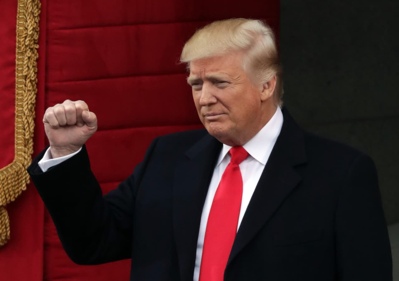 Para Donald Trump, el método ilegal de tortura de ahogamiento simulado "funciona"