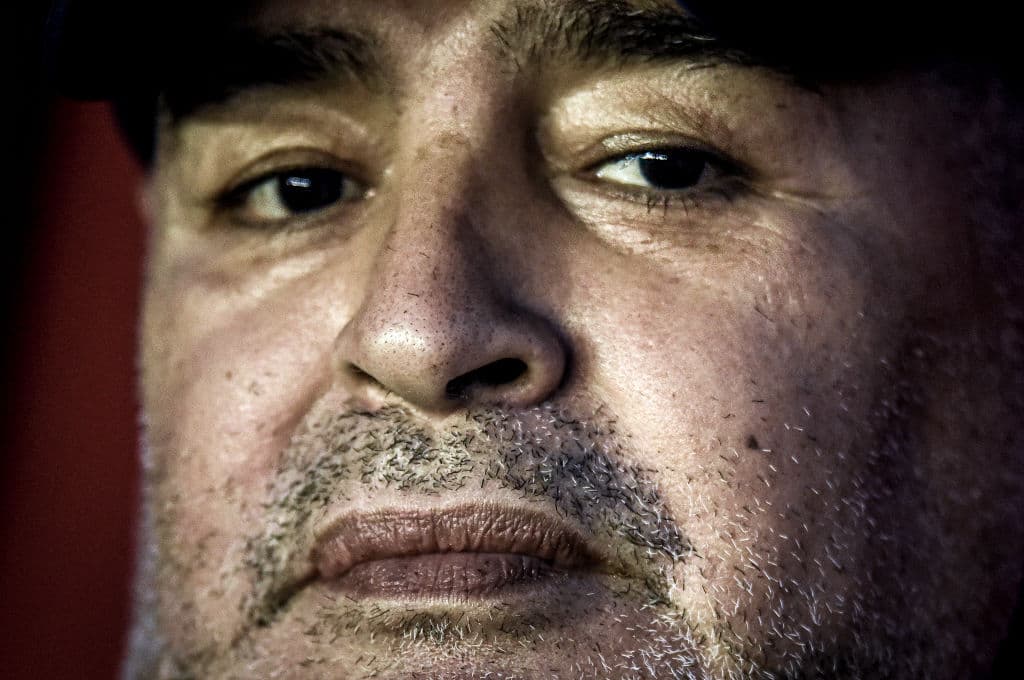 Maradona "comenzó a morir 12 horas antes" y tuvo un tratamiento "deficiente", señala reporte médico