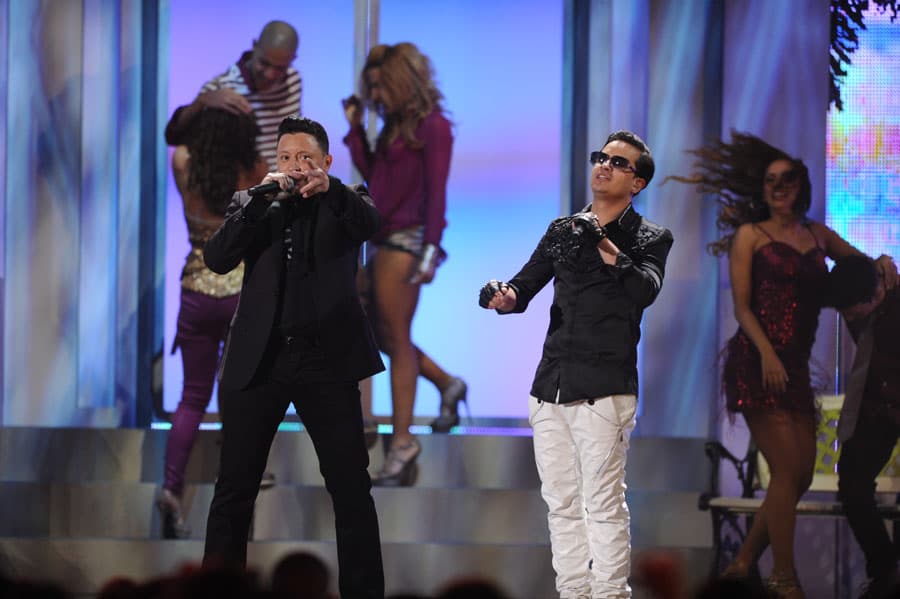 Elvis Crespo y Fito Blanco
<br>Año: 2013
<br>Con un espectacular cuerpo de baile y el ritmo que caracteriza al merenguero, interpretaron 'Mueve tu cuerpo'.
