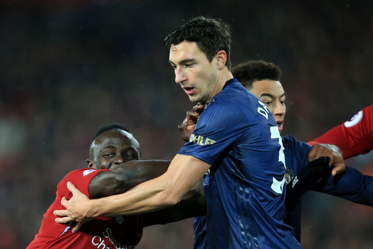 Matteo Darmian parece tener todo listo para dejar el Manchester United y volver a su país con la Lazio.