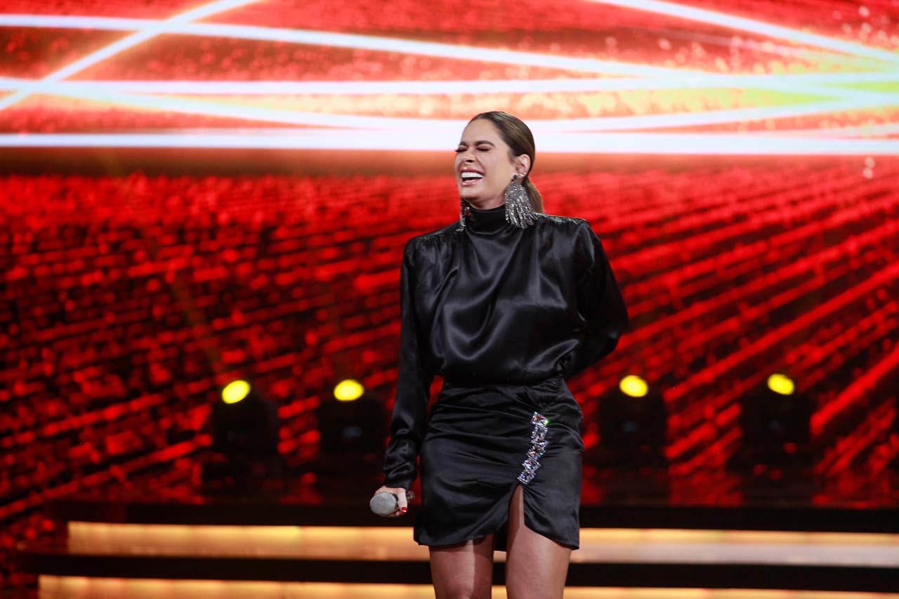 Todos estaban divertidos con la manera en que Giovani abandonó el escenario para tomar camino rumbo al baño.