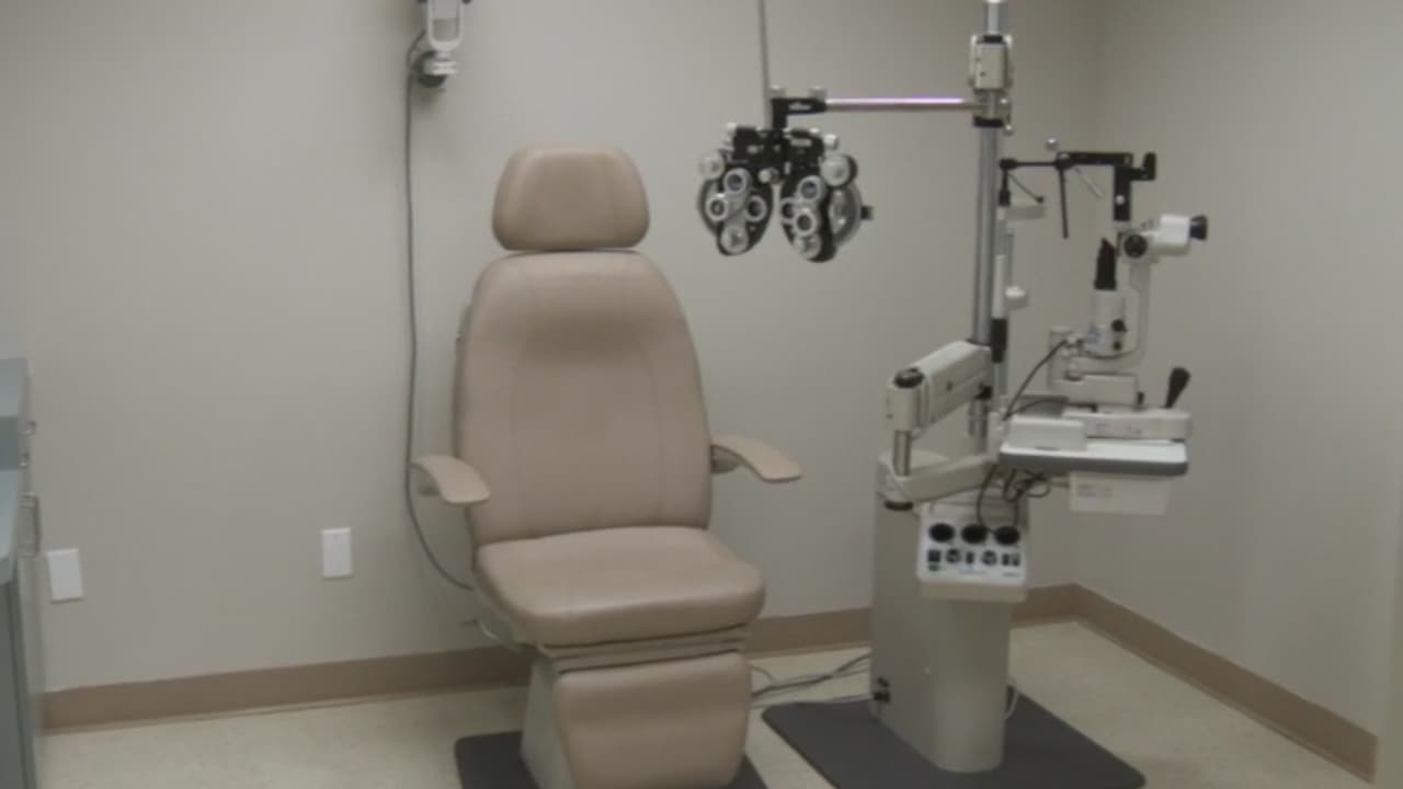 Inauguran clínica de visión para pacientes sin seguro médico y familias de bajos recursos en Dallas 