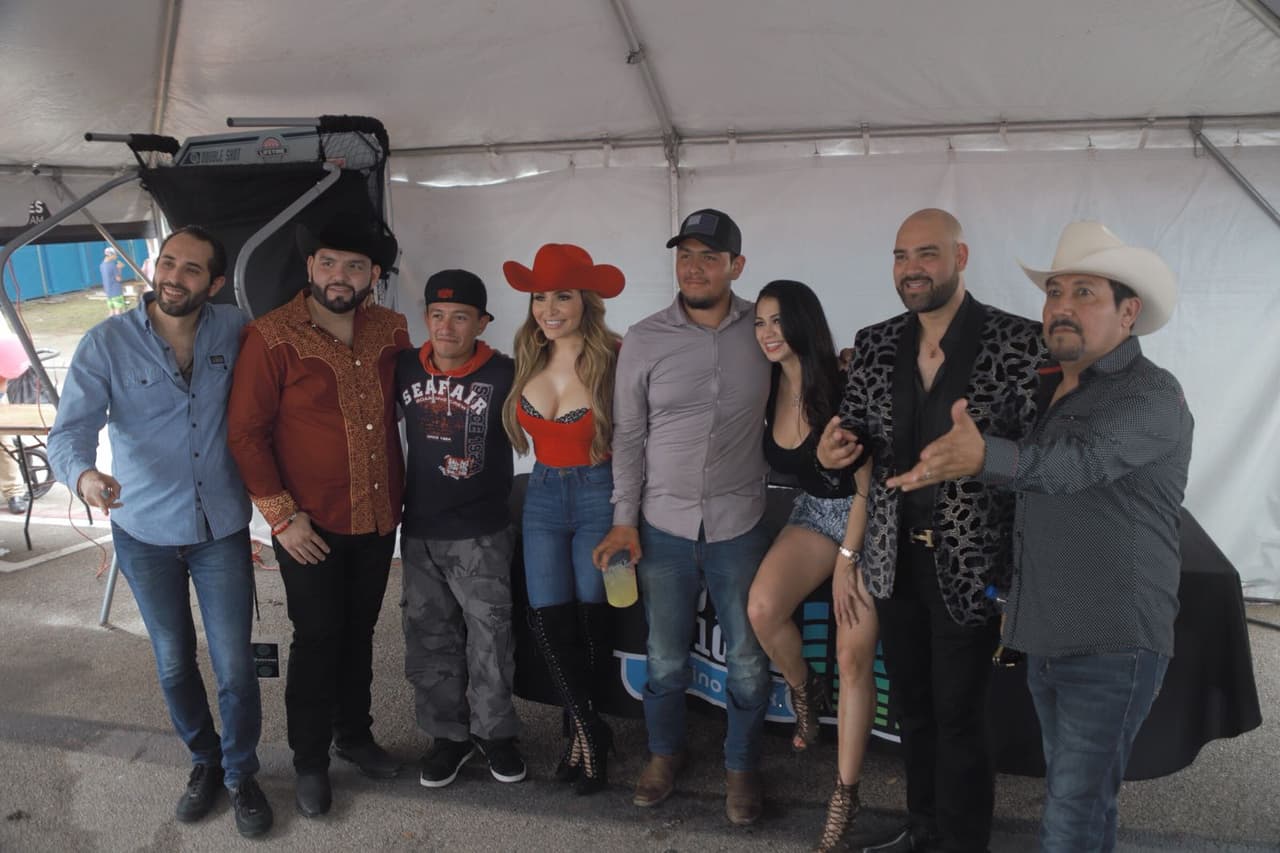 A las celebridades no se les puede dejar esperar y El Feo lo tiene muy claro.
<br>