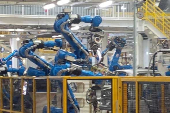 Localizado en Celaya, Guanajuato, la planta cuya inversión fue de $800 millones de dólares iniciará producción a menos de dos años del inicio de su construcción a principios de 2012, y empleará a 3,200 asociados con una capacidad anual de 200,000 vehículos y motores cuando está alcance la producción completa a finales de año. Además de su Honda Fit 2015, la planta comenzará la producción a finales de año de todas las nuevas compactas SUV. La apertura de la Planta en Celaya incrementa la capacidad anual de producción de automóviles en Norte América en un aproximado de 1.92 millones de unidades.