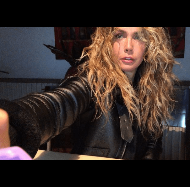 No obstante, ante los cuestionamientos de una posible relación, los famosos aseguraron que sólo se trata de una muy buena relación laboral. ¿Ya conocías a las parejas del elenco de la telenovela 'Corazón guerrero?