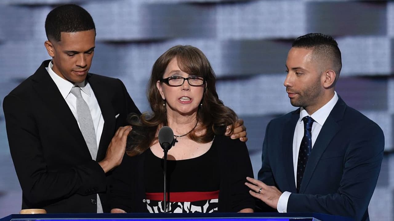 "El arma que mató a mi hijo disparaba 30 balas por minuto", el control de armas ya no es un tabú en la carrera presidencial