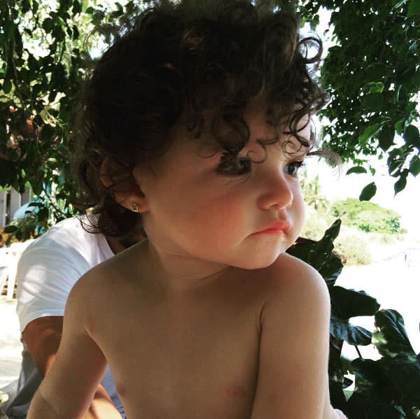 Pero el tiempo no se detiene y la pequeña sigue creciendo.